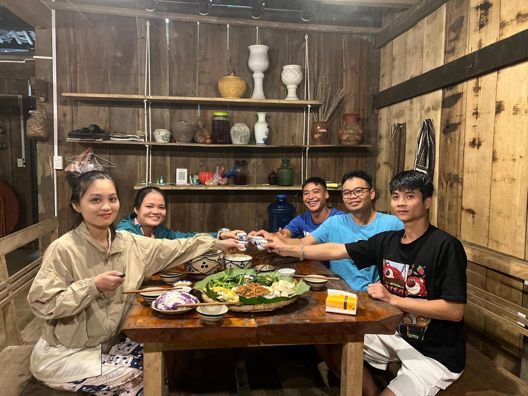 Lung Muoi Homestay Na Giao Exterior foto